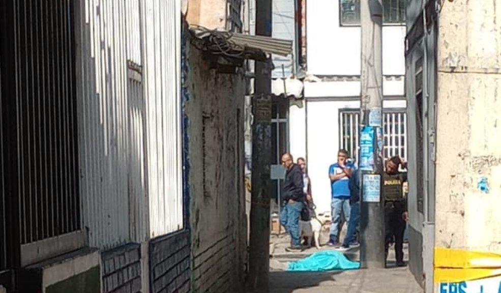 Hombre fue asesinado al frente de su casa en Rafael Uribe El joven de 28 años fue asesinado en el barrio Quiroga, de la localidad de Rafael Uribe.