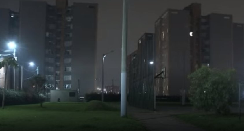 Hombre fue asesinado en parque de Engativá Un nuevo homicidio ocurrió en las últimas horas en una zona residencial de la localidad de Engativá, donde un hombre fue asesinado por sicarios que se movilizaban en bicicleta.