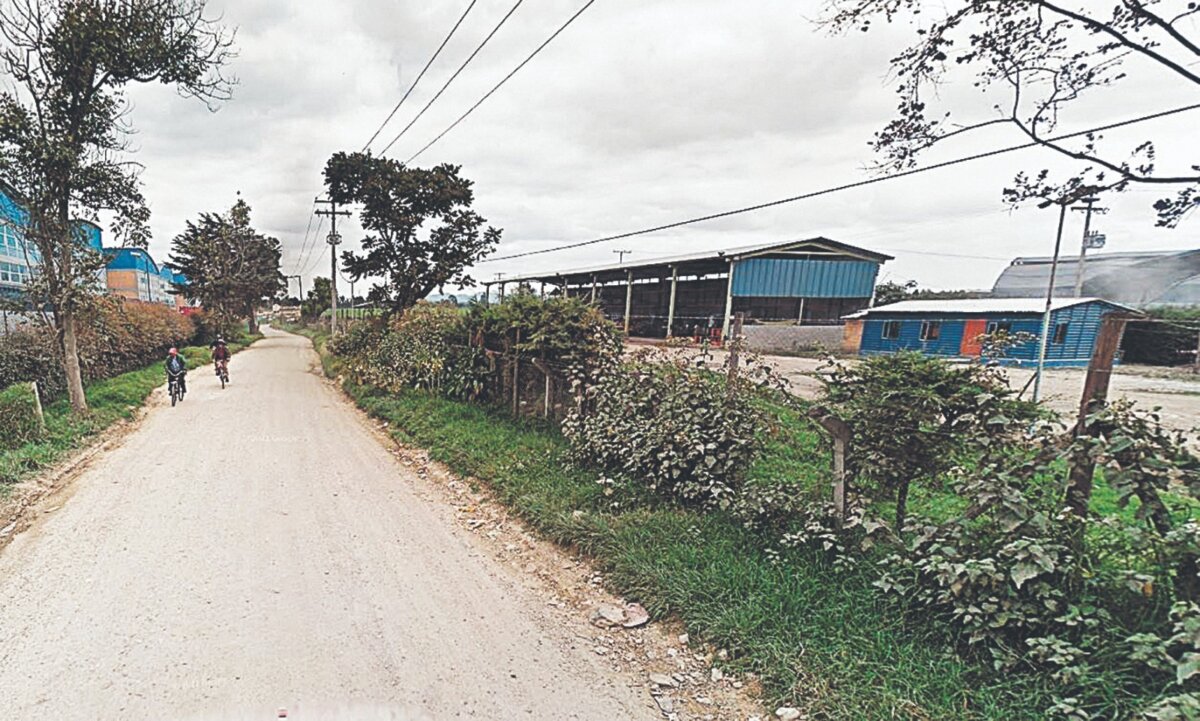 Hombre murió electrocutado en zona rural de Funza 4 Hombre murió electrocutado en zona rural de Funza Las autoridades hallaron el cuerpo sin vida de José Neftalí Salinas Sierra, quien perdió la vida al electrocutarse el pasado jueves.