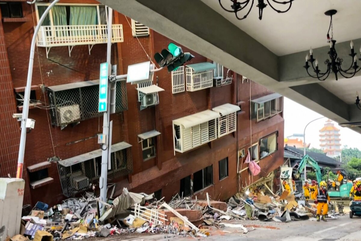 Impactantes imágenes del terremoto en Taiwán 2 Impactantes imágenes del terremoto en Taiwán Un potente terremoto de magnitud 7,4 dejó al menos nueve muertos y más de 900 de heridos en Taiwán.