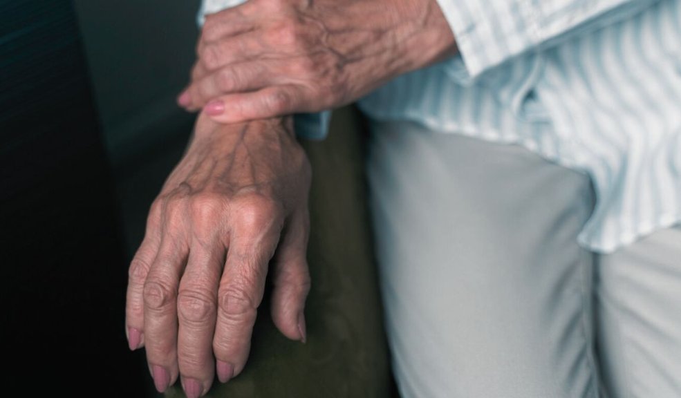 Joven abusó de una profesora de 60 años Recientemente, salió a la luz un brutal caso de abuso sexual contra una profesora de 60 años, mientras se encontraba dentro de una escuela rural en San Roque, en el nordeste de Antioquia.
