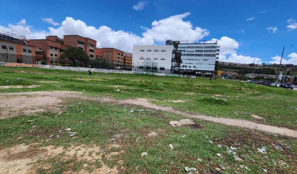 Joven fue víctima de un ataque a bala en Ciudad Bolívar La desolada esquina de la calle 68 sur (avenida Ciudad de Villavicencio) con carrera 51 fue testigo del sicariato de un joven en la noche del martes.