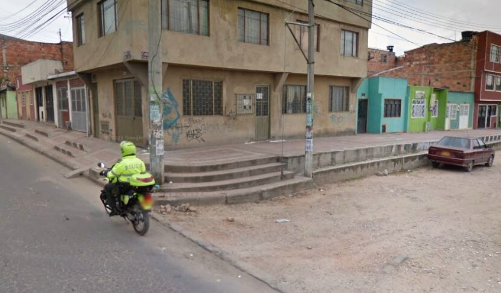 Joven murió tras ser herido a bala en Soacha Un joven de 22 años, que batallaba por su vida en el Hospital Luis Carlos Galán del municipio de Soacha, falleció recientemente. El muchacho resultó lesionado con un arma de fuego en vía pública del barrio Tres Reyes.