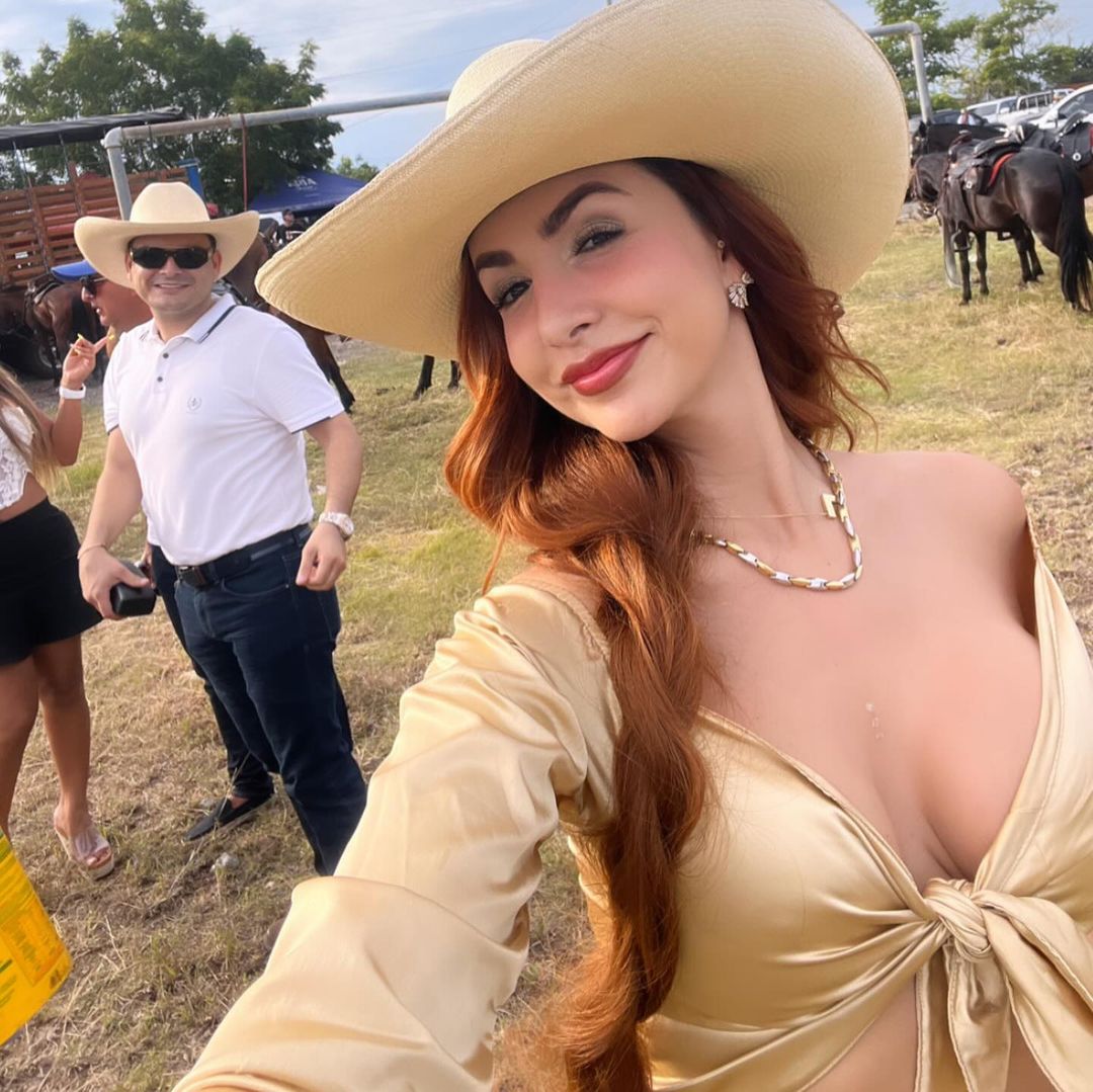 Lady Yuliana cautiva con su melodiosa voz en 'Tenía que suceder' Durante la visita de ‘La Diva de la Canción Popular’ a la redacción de Q’HUBO conocimos su más reciente lanzamiento musical titulado ‘Tenía que Suceder’, entre otros detalles de su carrera artística y vida personal.