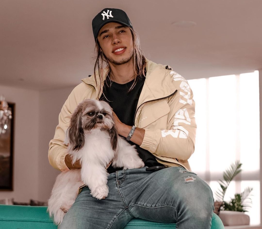 "Lo que yo sentía por Sandra fue genuino": Juanda se sincera sobre su relación en el reality 2 "Lo que yo sentía por Sandra fue genuino": Juanda se sincera sobre su relación en el reality Juan David Zapata fue el noveno eliminado de 'La Casa de los Famosos'. En entrevista con Q'HUBO reveló cuáles fueron sus verdaderas intenciones con la modelo Sandra Muñoz.