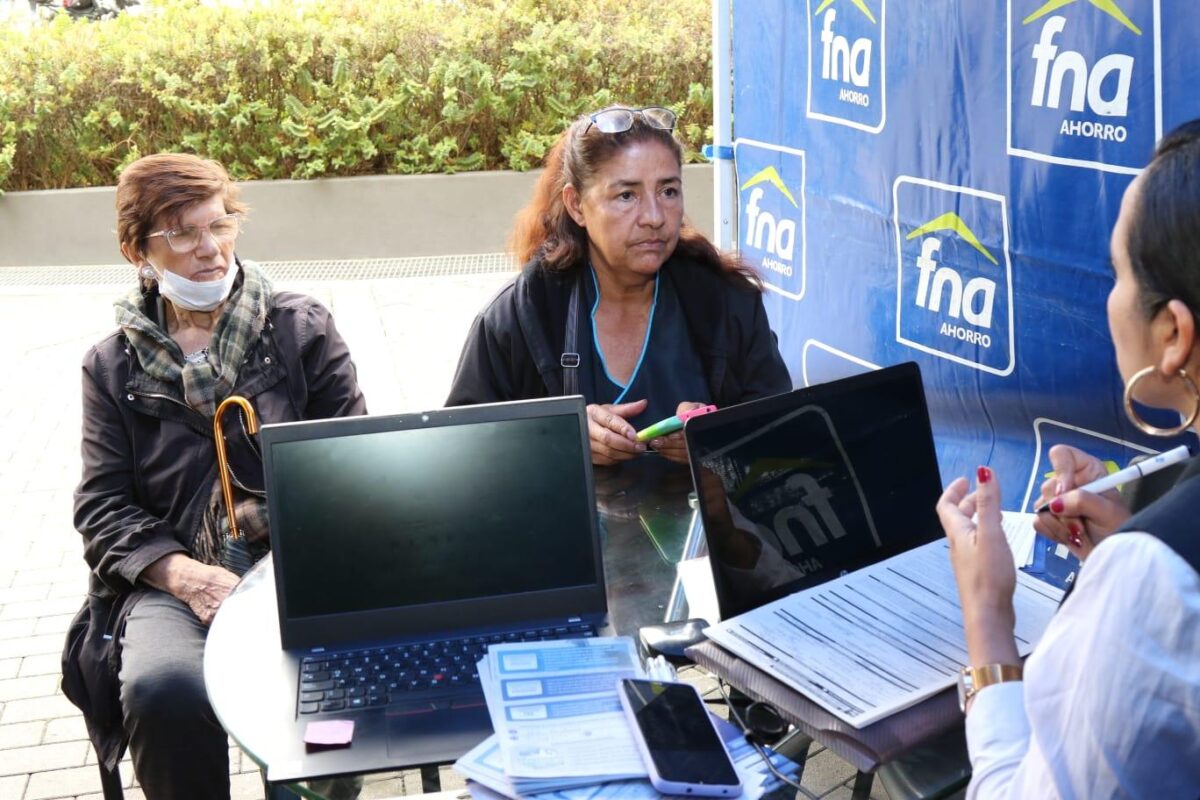 Los 13 puntos que debe saber de la reforma pensional 2 Los 13 puntos que debe saber de la reforma pensional Q’HUBO habló con lectores que hacen parte del gran universo de aportes a pensiones para conocer sus dudas frente a la reforma que se discute en el Congreso.