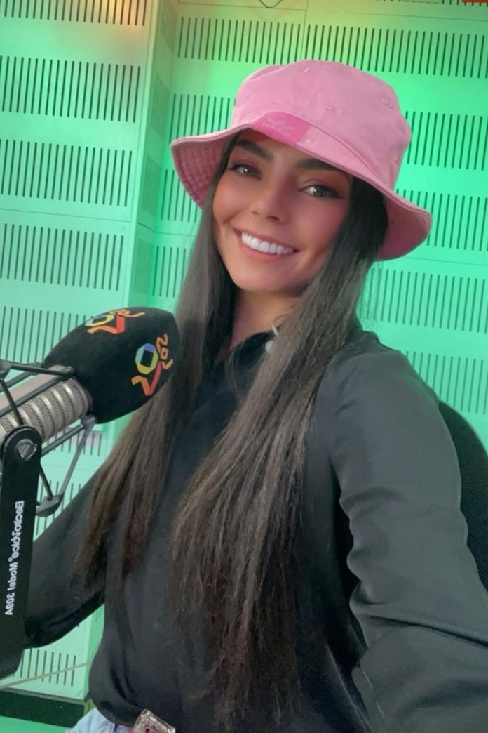 Duro relato de Valentina Taguado sobre su infancia 1 Duro relato de Valentina Taguado sobre su infancia Valentina Taguado, locutora de Los 40 Principales, relató en entrevista con Adriana Bustos cómo fue su infancia y las violencias que vivió por culpa de su padre.