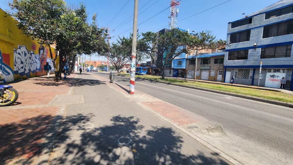 Misterioso crimen de dos jóvenes en el barrio Santa Lucía 4 Misterioso crimen de dos jóvenes en el barrio Santa Lucía Un crimen misterioso y escalofriante ha dejado aterrados a los residentes y trabajadores del barrio Santa Lucía (Rafael Uribe), después de enterarse que dos jóvenes perdieron la vida en la noche del viernes.