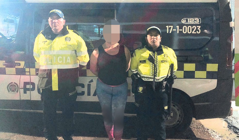 Mujer apuñaló a su pareja en un pagadiario de Santa Fe La mujer habría asesinado a su pareja al frente de sus hijos, en una habitación de un pagadiario del barrio La Alameda, en Santa Fe.