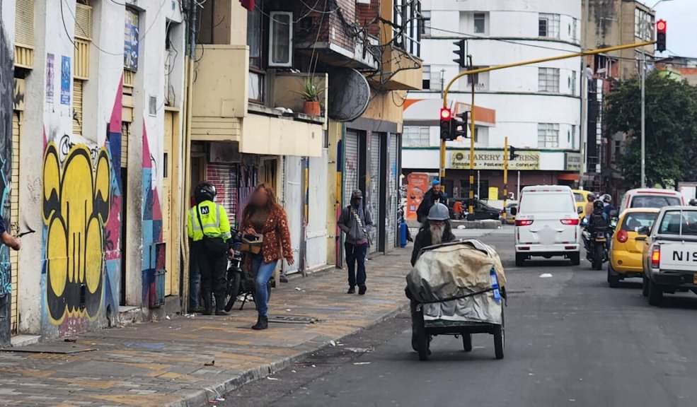 Mujer apuñaló a su pareja en un pagadiario de Santa Fe 1 Mujer apuñaló a su pareja en un pagadiario de Santa Fe La mujer habría asesinado a su pareja al frente de sus hijos, en una habitación de un pagadiario del barrio La Alameda, en Santa Fe.