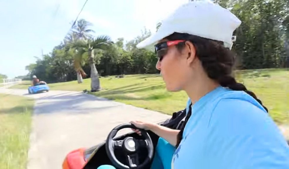 Mujeres recorrieron 410 km en carros de juguete 1 Mujeres recorrieron 410 km en carros de juguete Mujeres buscaban atravesar 800 km en autos de juguete para romper un récord y ayudar a una fundación de animales, aunque no lo lograron hicieron una increíble hazaña.
