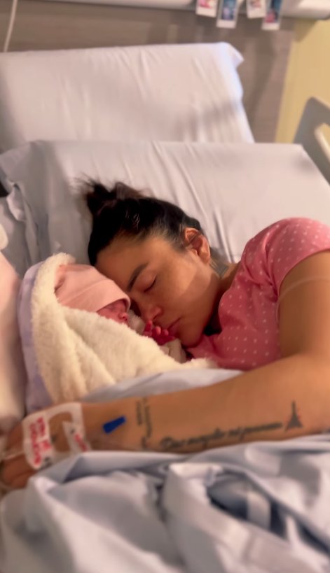 El cuerpazo de 'Epa Colombia' a pocos días de su parto 1 El cuerpazo de 'Epa Colombia' a pocos días de su parto Daneidy Barrera Rojas tuvo a su primogénita hace apenas una semana y ya ha ido recuperando su figura.