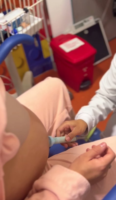 Nació la hija de 'Epa Colombia': estas son las primeras imágenes Por fin nació la tan esperada Daphne, la bebé de 'Epa Colombia' y su pareja Karol Samantha.