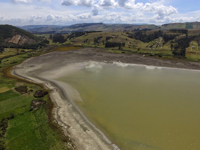 Opción que podría sacarnos de la sequía 1 Opción que podría sacarnos de la sequía Ante la preocupación que aumenta por la sequía en los embalses que suministran agua en Bogotá, hay una tecnología que podría ser una solución ante la crisis.