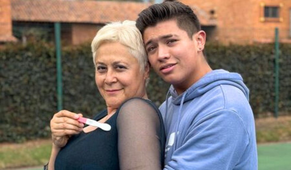 Alina Lozano reveló su verdadera edad por error 1 Alina Lozano reveló su verdadera edad por error Aunque la actriz ha dicho que tiene 55 años, en un documento se lee otra fecha de nacimiento.