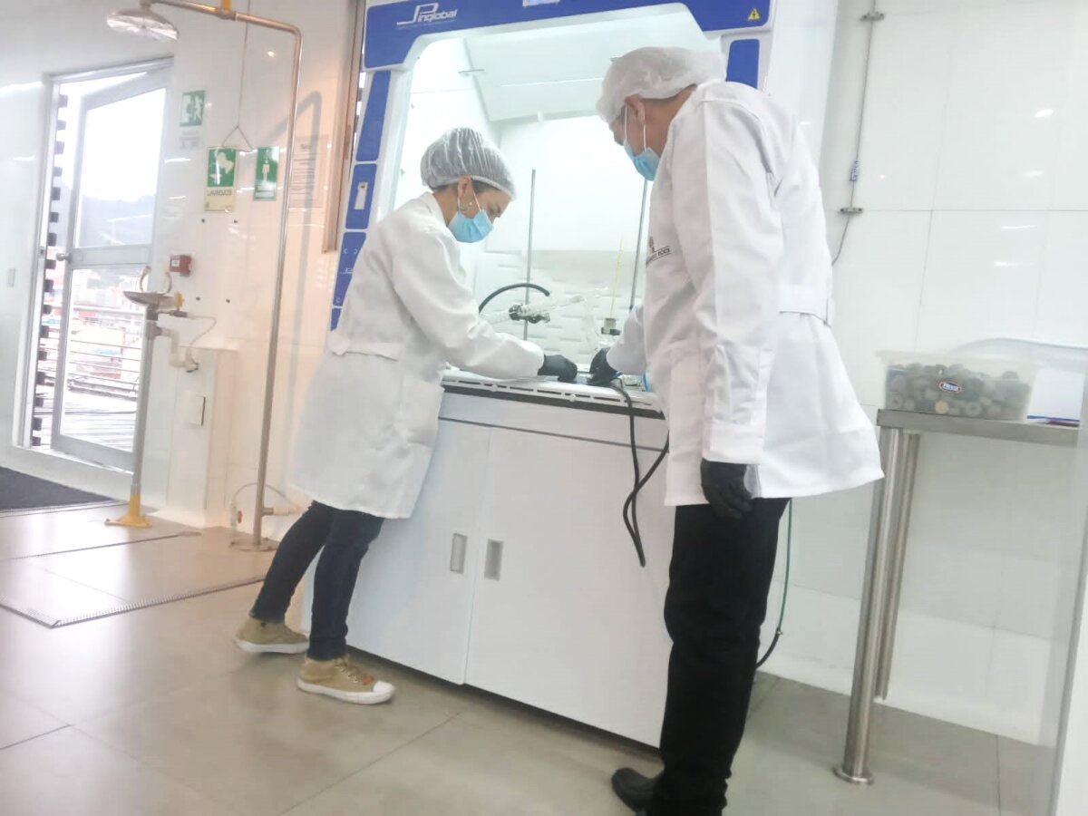 Reconocida universidad recibe patente que mejorará la salud bucal de los colombianos 1 Reconocida universidad recibe patente que mejorará la salud bucal de los colombianos Investigadores colombianos han desarrollado un nuevo ionómero de vidrio en el área odontológica, con el objetivo de contribuir a la salud bucal de los colombianos.