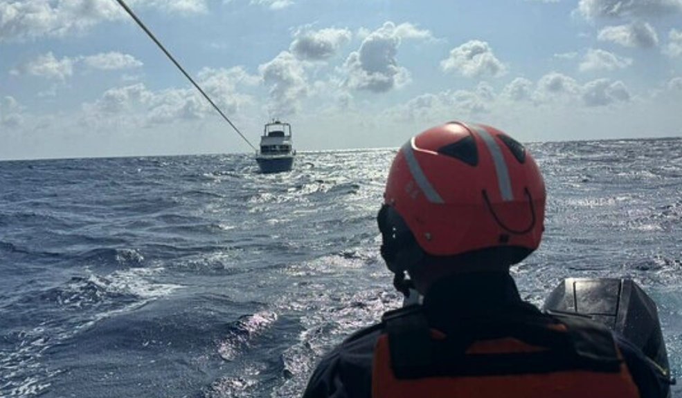 Rescatan a una tripulación estadounidense que naufragaba cerca de Providencia 1 Rescatan a una tripulación estadounidense que naufragaba cerca de Providencia La Armada colombiana rescató a tres ciudadanos estadounidenses que se encontraban a bordo de una embarcación que quedó a la deriva a unos 14 kilómetros al noroeste de Providencia.
