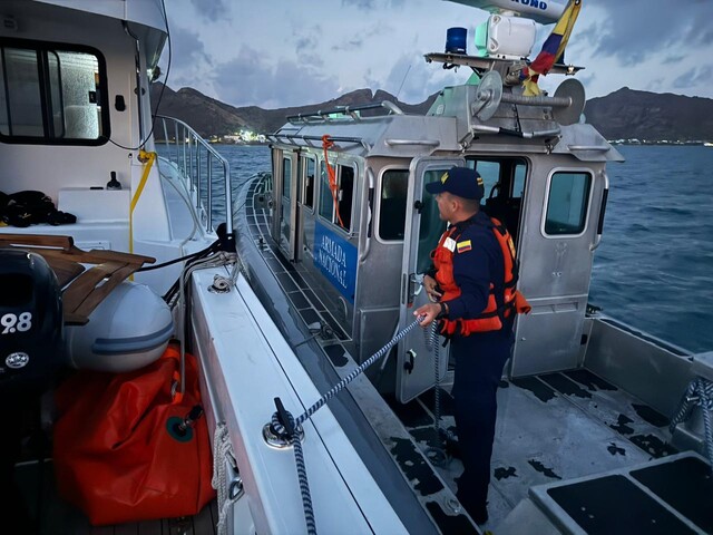 Rescatan a una tripulación estadounidense que naufragaba cerca de Providencia 1 Rescatan a una tripulación estadounidense que naufragaba cerca de Providencia La Armada colombiana rescató a tres ciudadanos estadounidenses que se encontraban a bordo de una embarcación que quedó a la deriva a unos 14 kilómetros al noroeste de Providencia.
