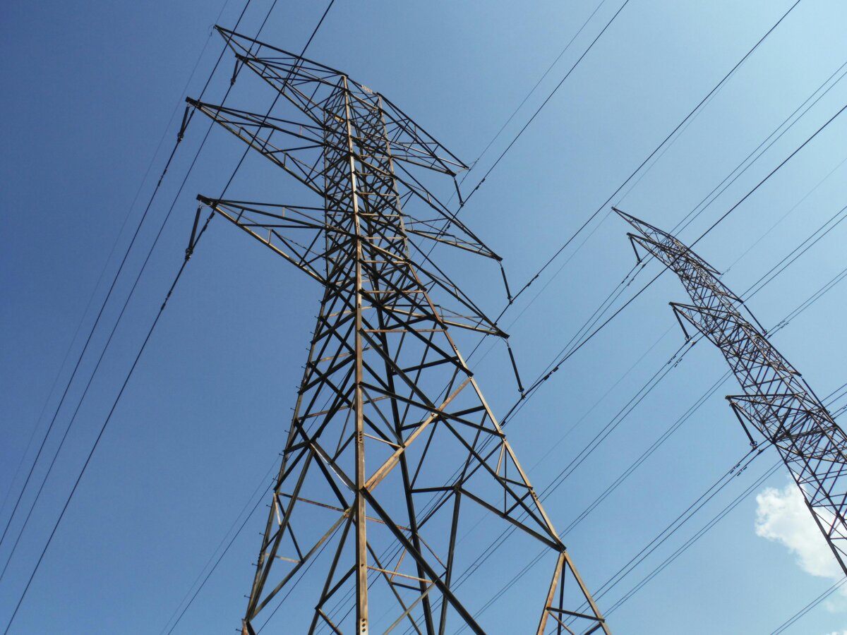 Riesgo de apagón en el país 1 Riesgo de apagón en el país Hablamos con expertos sobre la última medida para evitar el racionamiento de luz.