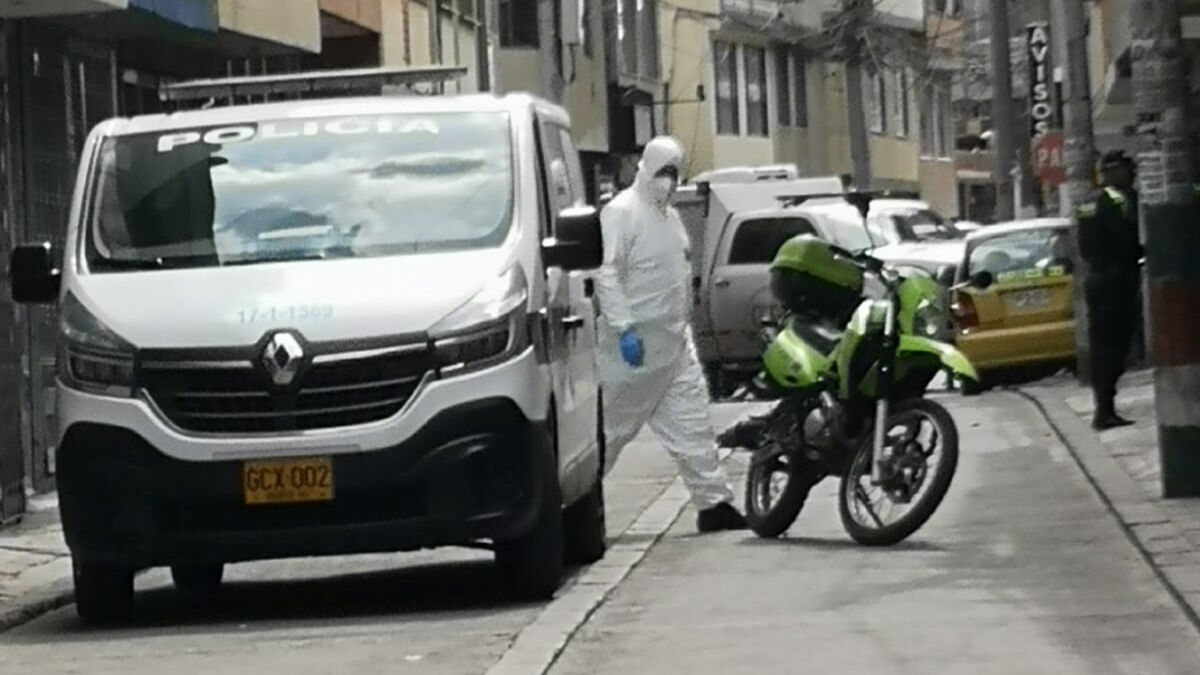 Riña terminó en el homicidio de un hombre en El Amparo En la noche de este domingo un hombre fue asesinado a disparos en el barrio El Amparo de la localidad de Kennedy.