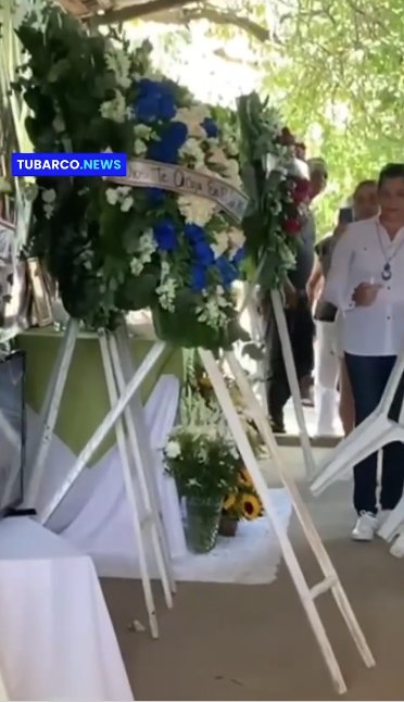 “Se mueve de lado a lado”: extraño fenómeno paranormal en pleno velorio eriza la piel 1 “Se mueve de lado a lado”: extraño fenómeno paranormal en pleno velorio eriza la piel Las imágenes, en las que se puede ver como una corona de flores se mueve sola, causaron controversia y temor.