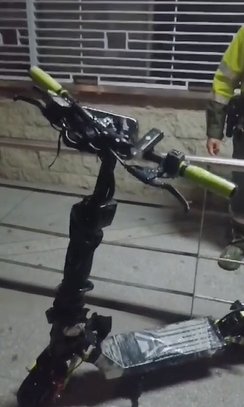 Sujeto fue capturado por robar patinetas eléctricas en Bogotá 2 Sujeto fue capturado por robar patinetas eléctricas en Bogotá En las últimas horas, uniformados de la Policía de Bogotá confirmaron la captura de un joven de nacionalidad extranjera que habría cometido un hurto en el sector de Paloquemao.