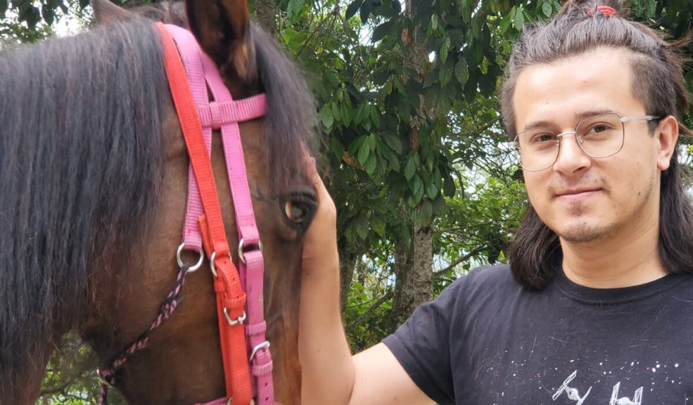 Tras la pista de Andrés Felipe: joven músico completa 4 días desaparecido Angustiados y con el corazón hecho trizas se encuentran los familiares de Andrés Felipe Morales Montenegro (28 años), un joven músico y artista residente del barrio Santa Fe, en la localidad de Los Mártires, quien desapareció mientras se encontraba de paseo la semana pasada.