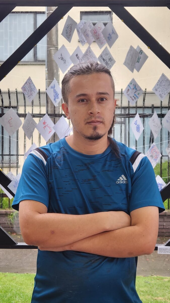 Tras la pista de Andrés Felipe: joven músico completa 4 días desaparecido 1 Tras la pista de Andrés Felipe: joven músico completa 4 días desaparecido Angustiados y con el corazón hecho trizas se encuentran los familiares de Andrés Felipe Morales Montenegro (28 años), un joven músico y artista residente del barrio Santa Fe, en la localidad de Los Mártires, quien desapareció mientras se encontraba de paseo la semana pasada.