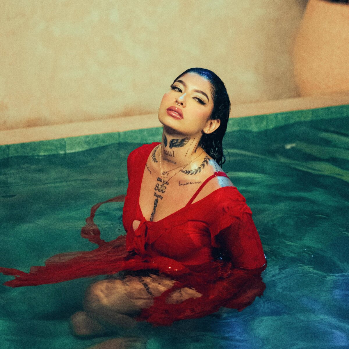 Valka estrena 'Veo', un tema lleno de empoderamiento La talentosa artista paisa, Valka, ha lanzado su nuevo sencillo 'Veo', una canción que promete cautivar los corazones de sus oyentes y empoderarlos con su mensaje.