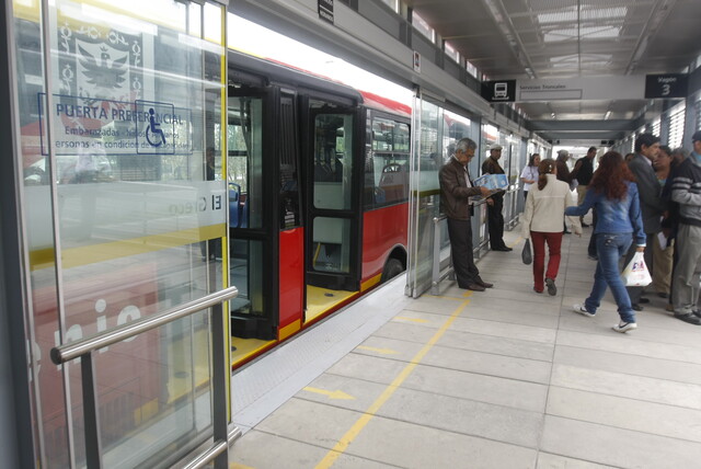 Van a quitar estación de TransMilenio en la Calle 26: estos son los cambios de rutas que se realizarán 1 Van a quitar estación de TransMilenio en la Calle 26: estos son los cambios de rutas que se realizarán La estación de TransMilenio Calle 26 con Avenida Caracas será desmontada debido a que por allí pasará el Metro de Bogotá.