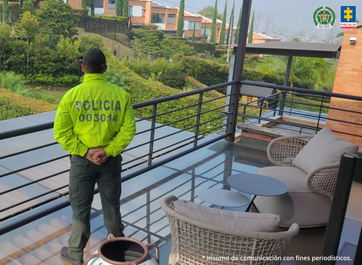 Fiscalía ocupa 32 bienes de alias 'Soya', cabecilla de lavado de activos del 'Clan del Golfo' 2 Fiscalía ocupa 32 bienes de alias 'Soya', cabecilla de lavado de activos del 'Clan del Golfo' La Fiscalía presentó a alias ‘Soya’ ante un juez de control de garantías, imputándole los delitos de lavado de activos y concierto para delinquir.