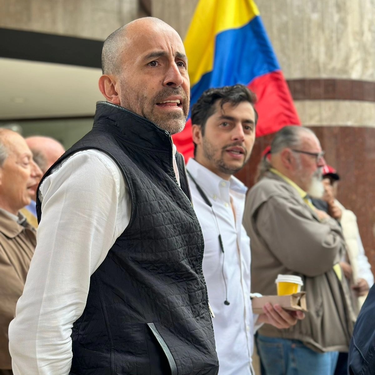 El hombre detrás de las marchas del 21 de abril 1 El hombre detrás de las marchas del 21 de abril Diego Santos es uno de los líderes más visibles de la convocatoria contra las políticas de Petro.