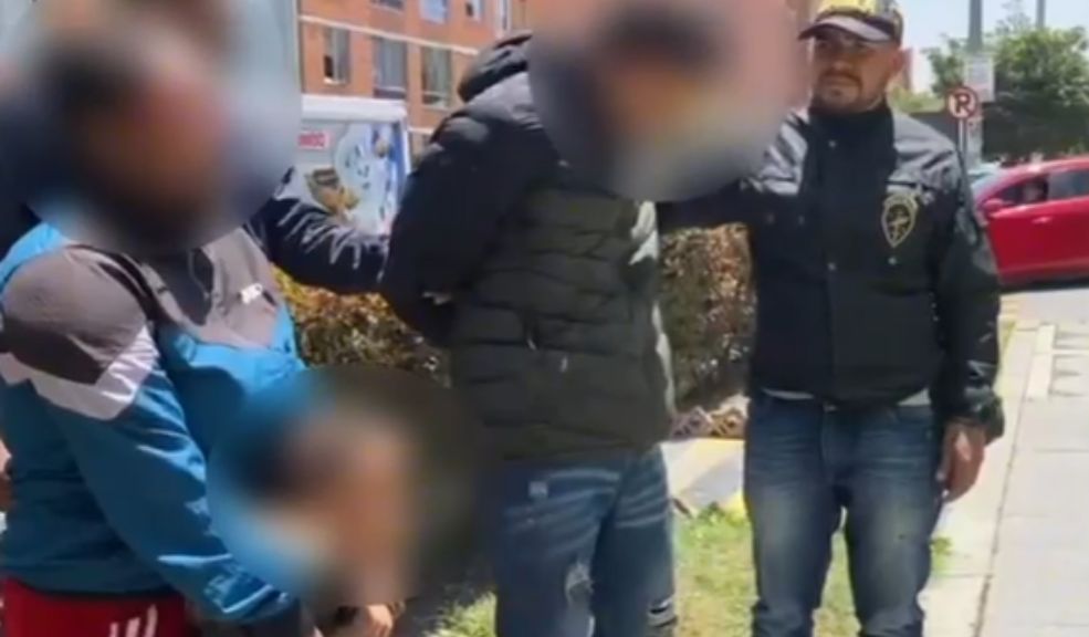 Capturan a tres sujetos que extorsionaban a comerciantes en Soacha Los capturados se hacían pasar por integrantes del 'Tren de Aragua' para atemorizar a los comerciantes y exigirles altas sumas de dinero.