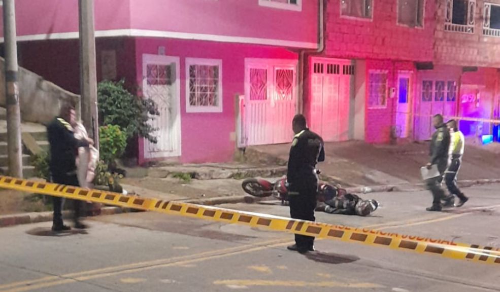 Lo habrían matado por robarlo en Ciudad Bolívar 1 Lo habrían matado por robarlo en Ciudad Bolívar Urduvey González García, de 44 años, fue la víctima del asesinato que se perpetró en horas de la noche del jueves en el sector de San Francisco Compartir. Al parecer, el crimen habría sido perpetrado por dos sujetos que pretendían robarle su automotor.