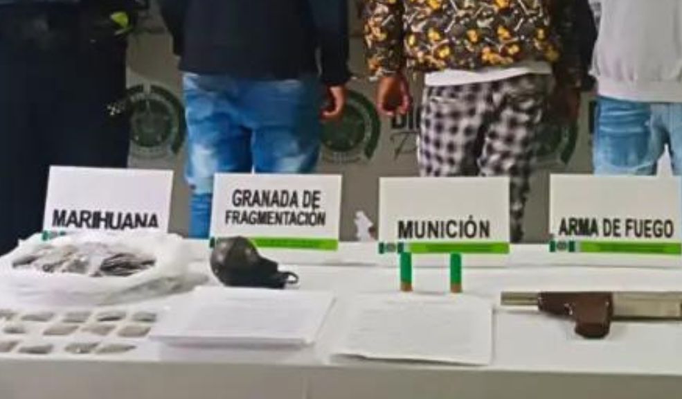 Capturan a tres pillos que harían parte del 'Tren de Aragua' 1 Capturan a tres pillos que harían parte del 'Tren de Aragua' A los capturados se les encontró una granada y más de 200 dosis de droga.