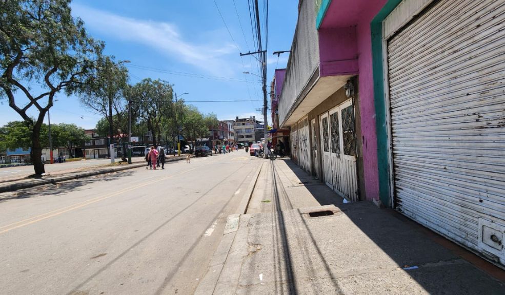 Asesinan a hombre en su negocio en Kennedy El crimen, que se registró este martes en Kennedy y que cobró la vida de un hombre de 34 años en el sector aledaño a la Puerta 7 de Corabastos, ha generado temor entre los vecinos y comerciantes de la zona.