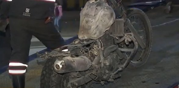Protestas en Usme acabaron en disturbios 1 Protestas en Usme acabaron en disturbios En medio de los disturbios, una motocicleta de la Policía resultó incinerada.