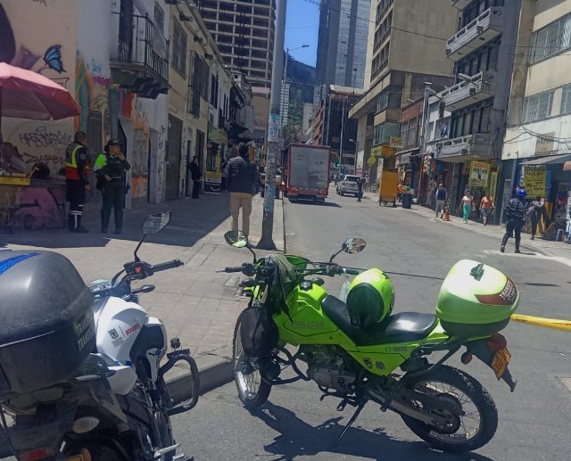 ¡Atención! Se suspende operación de TransMilenio en la carrera 13 con calle 24 TransMilenio anunció que algunas rutas zonales estarán realizando desvíos y que el servicio retomará su recorrido habitual cuando las condiciones de seguridad lo permitan.