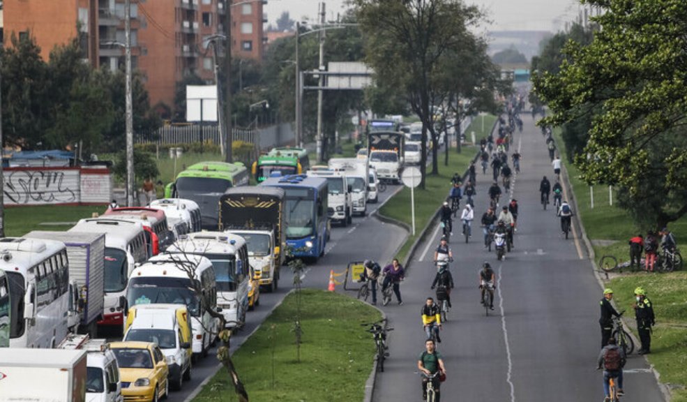 ¿Pico y placa los sábados? Así podría quedar la medida El alcalde Carlos Fernando Galán se refirió a los planes que está estudiando para implementar el nuevo pico y placa en la capital. No se descarta que la medida se extienda los sábados.