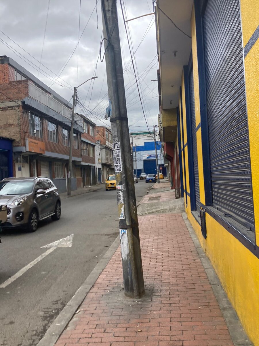 Asesinan a policía retirado en Kennedy Este fin de semana las calles de la capital se mancharon de sangre con diferentes crímenes que se perpetraron en varios sectores. Entre estos asesinatos se registró el de un policía retirado en la localidad de Kennedy.