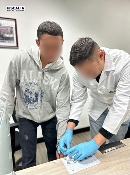 Así fue el asesinato del soldado Carlos en Cantón Militar Norte En horas de la madrugada de ayer, en las instalaciones del Cantón Militar Norte, ubicado en la calle 106 con carrera 8, se registró el homicidio del soldado Carlos Martínez Ramos.