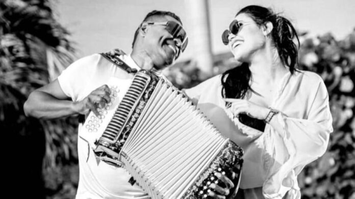 Así fue la última conversación que tuvieron Ana del Castillo y Ómar Geles Durante el homenaje de despedida, Ana del Castillo, de quien Ómar Geles era “padrino” musical, rompió en llanto y le dedicó unas sentidas palabras, demostrando la carga que llevaba en su corazón con esta noticia.