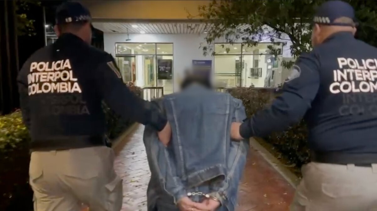 Así operaba el 'Monstruo del Tequendama', presunto abusador de menores buscado por Interpol El 'Monstruo del Tequendama', de nacionalidad colombiana, era buscado por la Interpol, pues es señalado de abusar menores de edad y suministrar material pornográfico a pederastas en Estados Unidos y otras partes del mundo. El sujeto fue capturado en la vía que conduce de Bogotá a Mesitas.