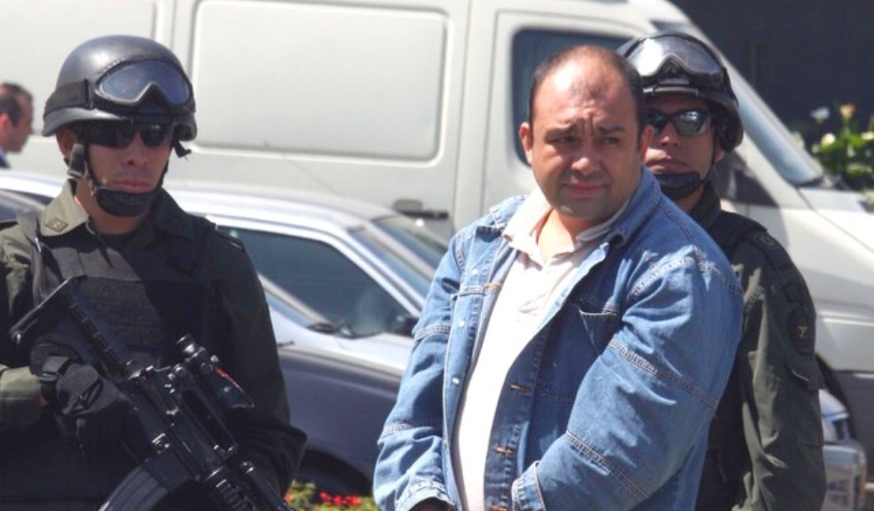 Así se habría fugado el peligroso delincuente alias 'Zeus' 7 Así se habría fugado el peligroso delincuente alias 'Zeus' El pasado 22 de abril, alias 'Zeus', señalado de narcotraficante y exparamilitar, se fugó del comando de la Policía de Cúcuta. Las circunstancias en las que ocurrió ha dejado varias dudas sobre los hechos y comentarios ante la insólita situación de seguridad en el plantel.