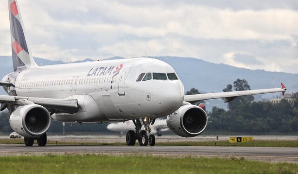 Aumenta el número de pasajeros internacionales hacia Colombia 1 Aumenta el número de pasajeros internacionales hacia Colombia Más de 185 mil personas han hecho ya reservas aéreas internacionales para venir a Colombia a mitad de año, entre los meses de junio y agosto.
