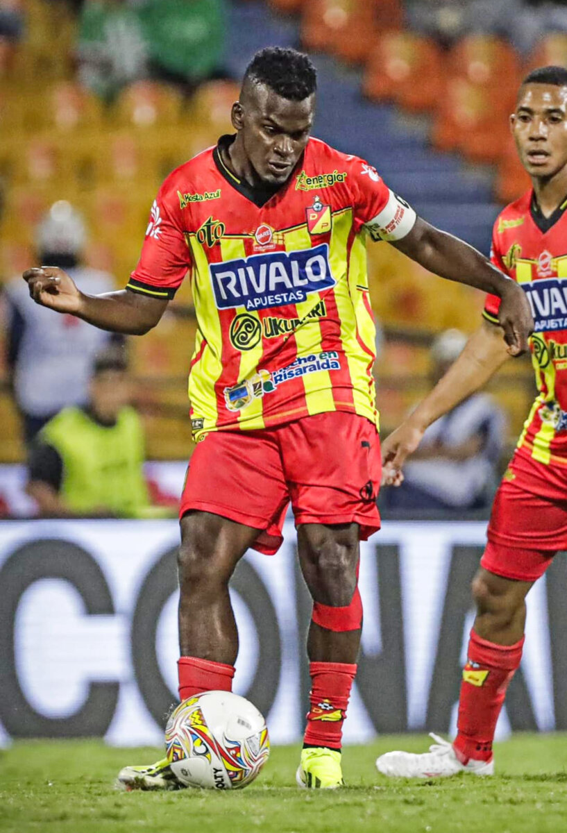 Reñida: así está la lucha por el Botín de Oro en la Liga BetPlay 4 Reñida: así está la lucha por el Botín de Oro en la Liga BetPlay Delanteros de cinco clubes que juegan los cuadrangulares de la Liga BetPlay aspiran a consagrarse como máximo artillero del torneo. Le contamos quiénes son.