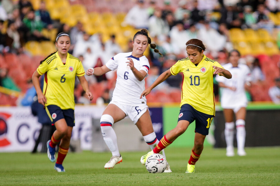 En Bogotá se abrirá y se cerrará el telón del Mundial Sub-20 Femenino 2 En Bogotá se abrirá y se cerrará el telón del Mundial Sub-20 Femenino Bogotá será sede de la apertura y cierre del Mundial Femenino Sub-20 que se disputará en Colombia. Le contamos los detalles de la programación y cuándo será el sorteo de la fase de grupos.