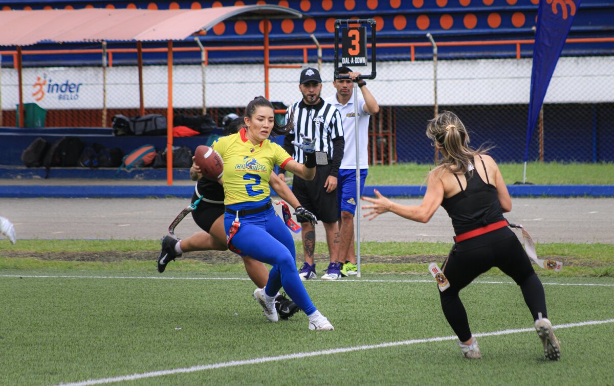 Flag Football, el deporte con el Colombia sueña estar en los Juegos Olímpicos de 2028 1 Flag Football, el deporte con el Colombia sueña estar en los Juegos Olímpicos de 2028 El flag football, la modalidad de fútbol americano que se caracteriza porque no requiere casco ni hombreras, no es rudo y que se juega con banderas, es popular en Colombia. Le contamos cómo en el país sueñan tener una selección de esta disciplia en los Olímpicos de Los Ángeles 2028.