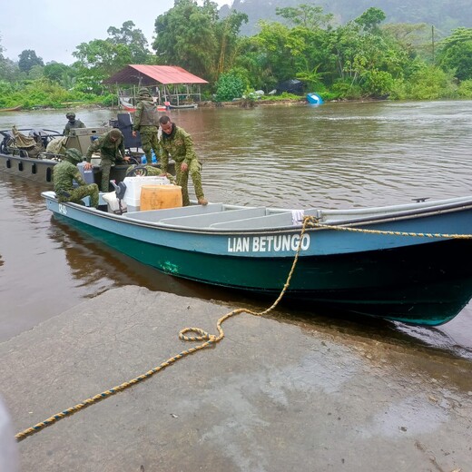 Capturan a 3 presuntos integrantes de la 'Segunda Marquetalia' En una operación de seguridad fluvial, unidades de la Armada de Colombia agregadas a la Fuerza de Tarea Conjunta de Estabilización y Consolidación Hércules, capturaron en flagrancia a tres presuntos integrantes del Grupo Armado Organizado Residual 'Segunda Marquetalia', estructura 'Alfonso Cano', quienes se desplazaban a bordo de una embarcación sospechosa sobre el río Brazo Largo, a la altura del municipio de Francisco Pizarro – Nariño.