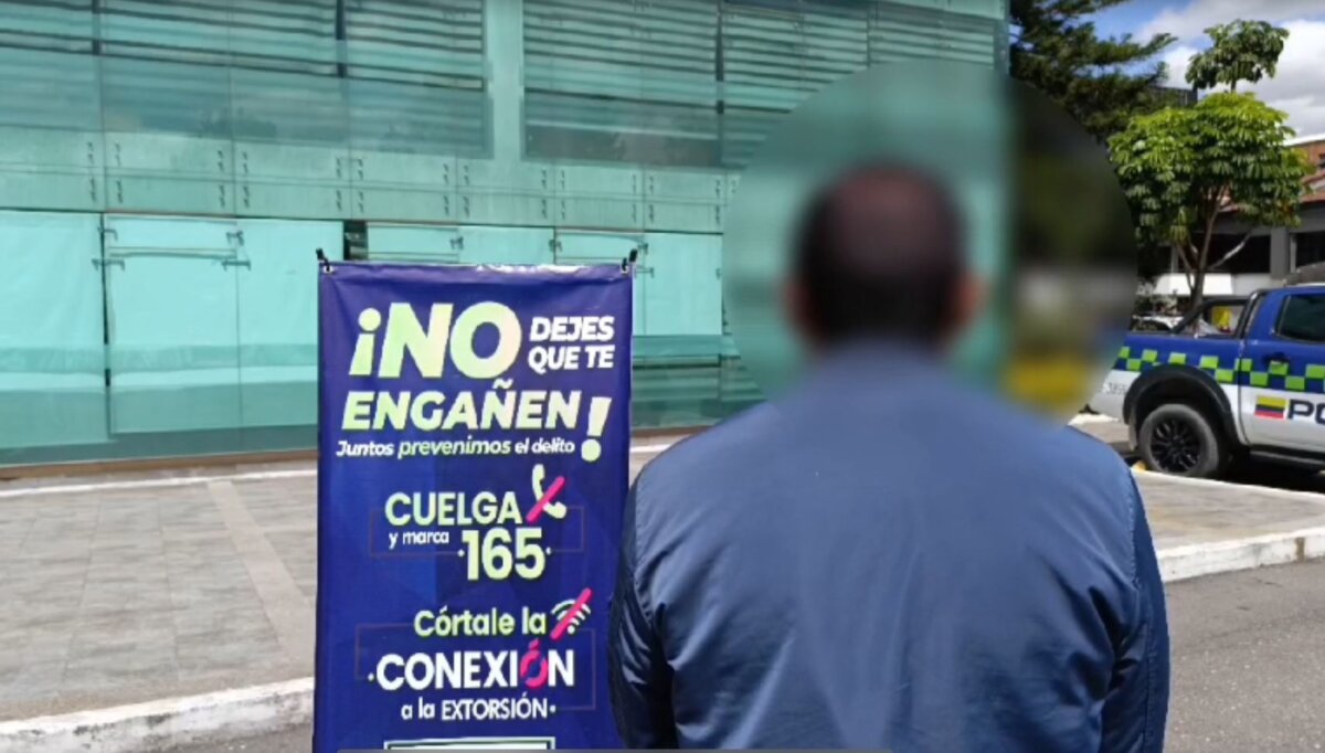 Capturan a 3 sujetos que tenían secuestrados a 2 conductores en Fusagasugá Tres sujetos fueron capturados en flagrancia mientras tenían secuestrados a dos conductores en el municipio de Fusagasugá (Cundinamarca), en la tarde de ayer.